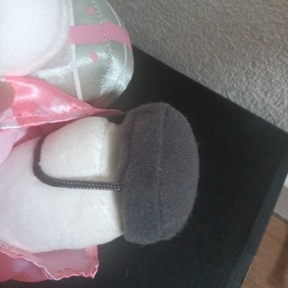 LIMITED EDITION Hello Kitty dressed in a traditional Japanese Kokeshi doll style - Picture 3 of 13